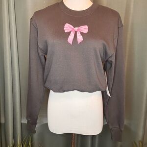 Chic Charcoal Sweatshirt with Pink Bow Accent